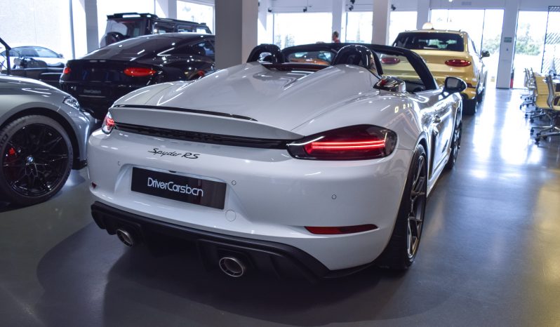 Porsche 718 Spyder RS lleno