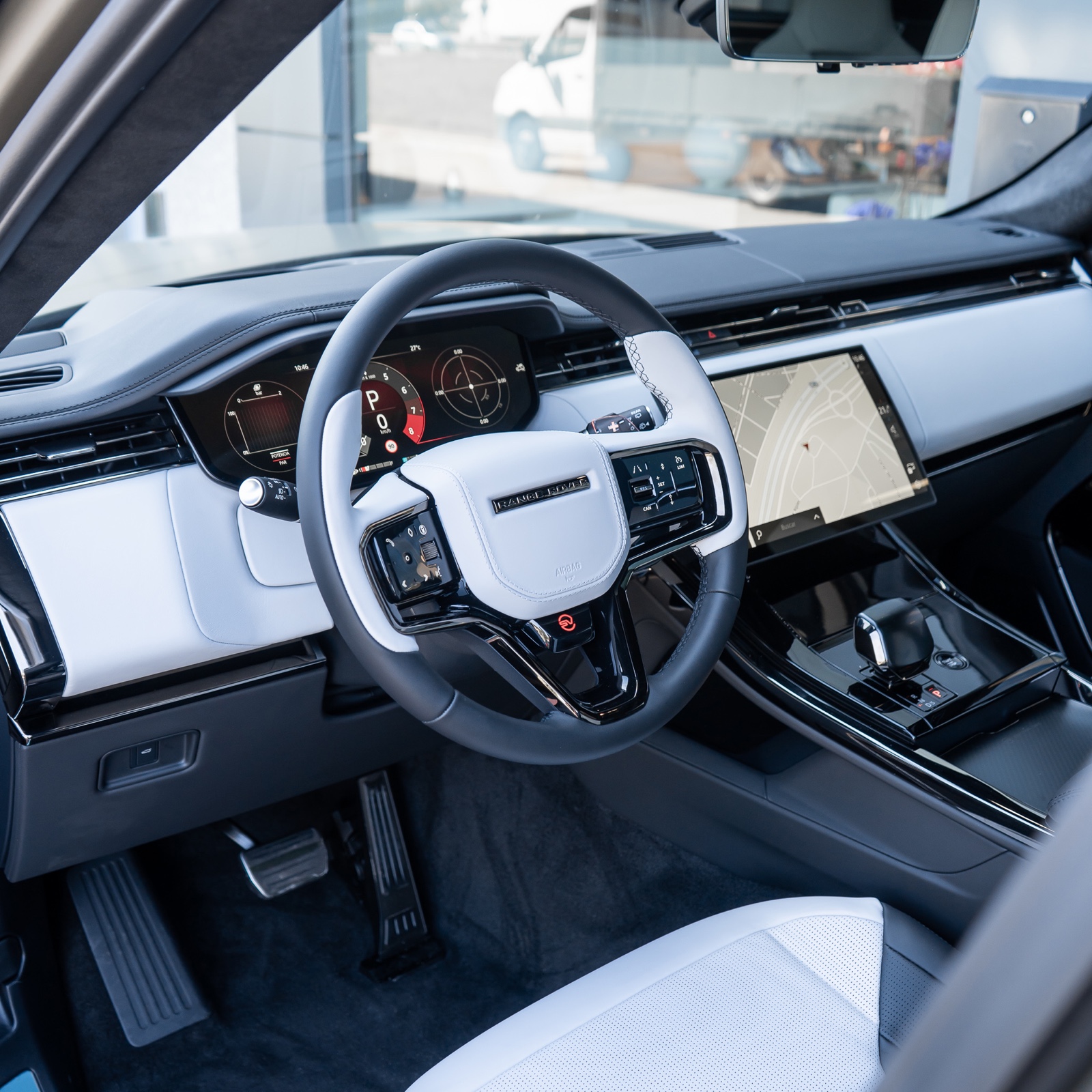 Interior Range Rover Sport SV Edition One