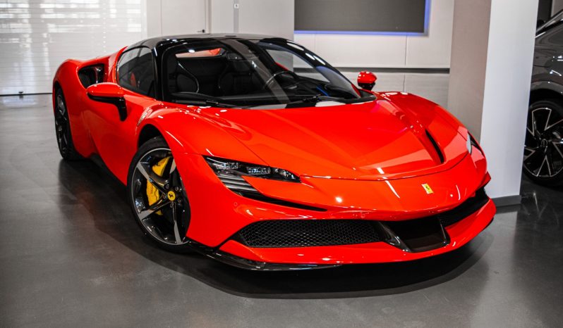 Ferrari SF90 Spider lleno